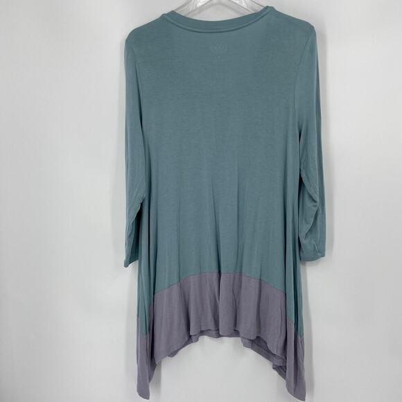 LOGO by Lori Goldstein Tunic Blouse Size L Color Block Sharkbite Hem Gray Green - Picture 4 of 7